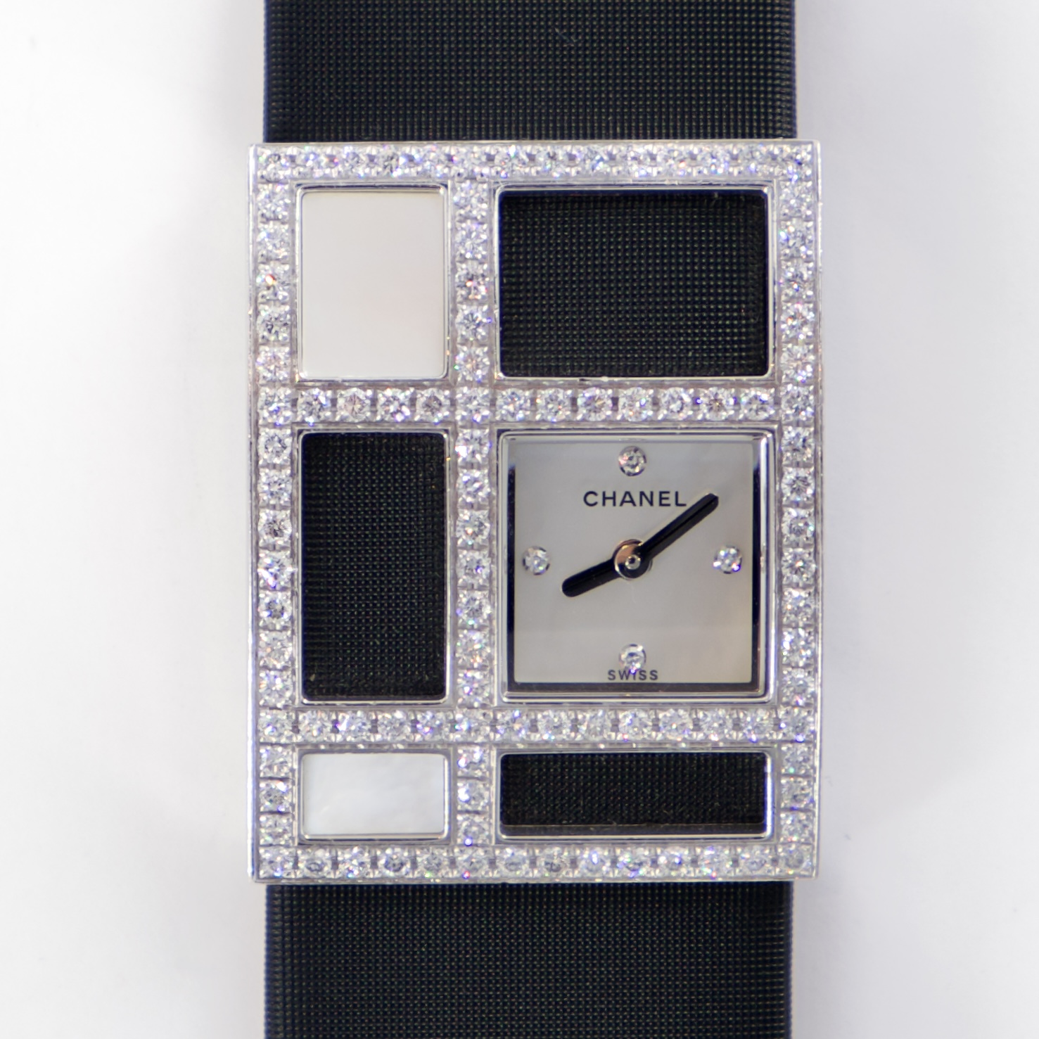 シャネル（CHANEL）　1932アールデコ　Ref.H1185　シェル文字盤　　　メーカー保証書、箱付　2009年　クォーツ　KRS1238